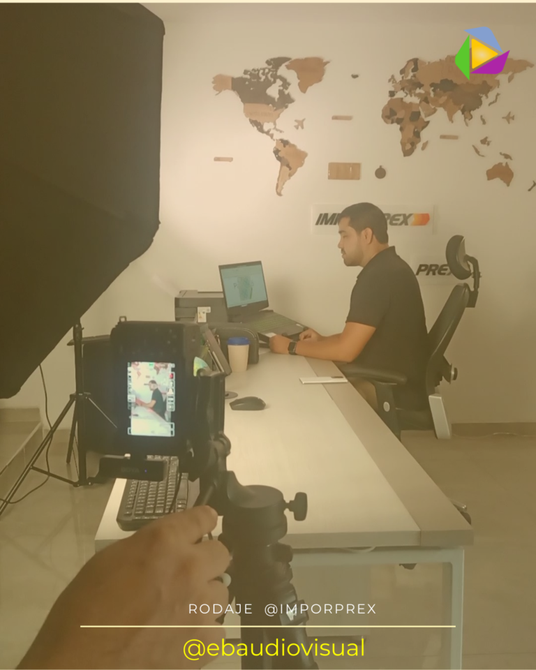 Rodaje de video marketing y corporativo de EB Audiovisual en Cali, usando cámara para alta precisión técnica en la postproducción.