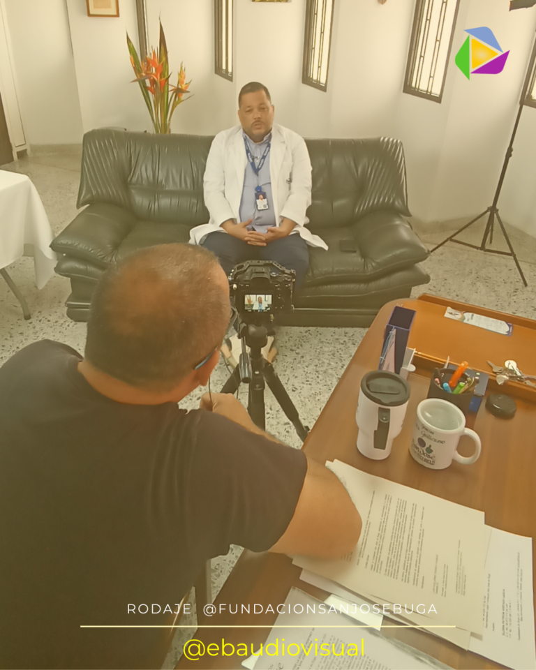 Entrevista para video testimonial corporativo en entorno médico, Fundación San José.