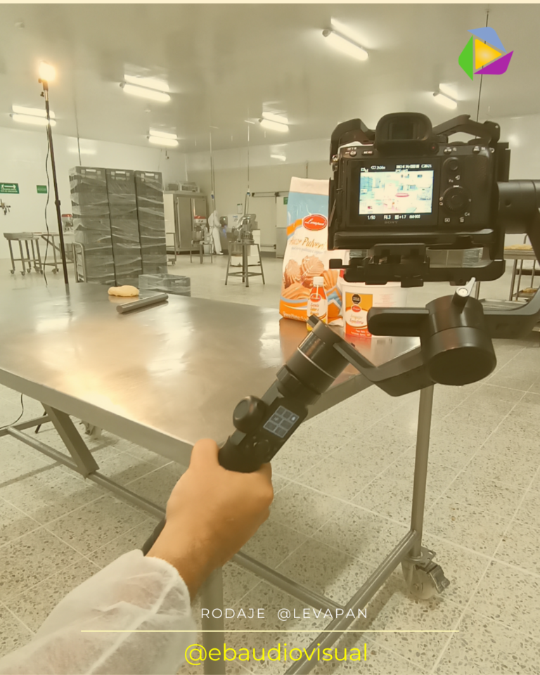 Grabación de video corporativo industrial en planta de producción Levapan con estabilizador de cámara.